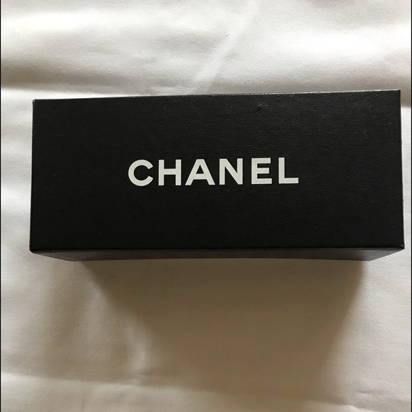 Women’s Sunglasses Black Hard Box - Picture 2 of 4